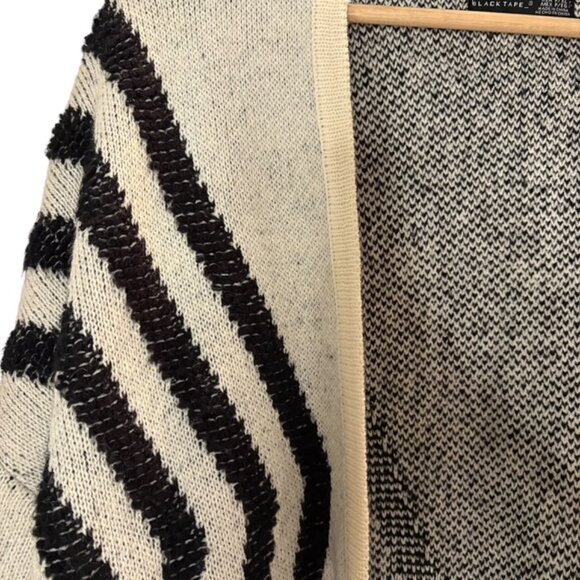 Black Tape Cream and Black Chevron Strip Womens Cardigan XLP - Picture 8 of 8